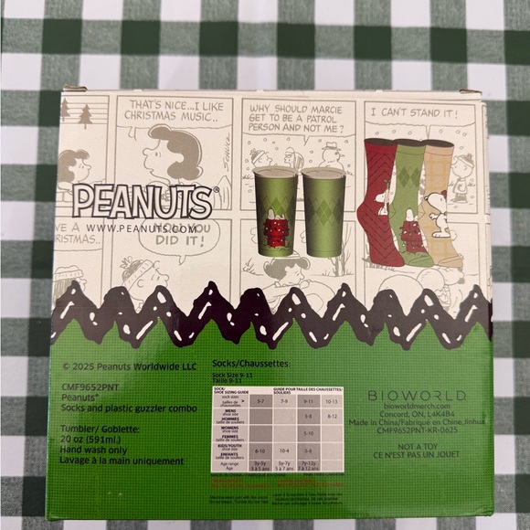 NEW Peanuts Tumbler 20oz and set of 3 socks brand new with tag - Picture 2 of 4